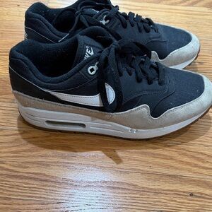 Nike Men's Black and Gray Sneakers